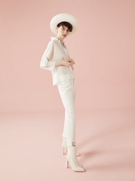 芮玛女装给你更精致穿搭  打造时尚都市丽人