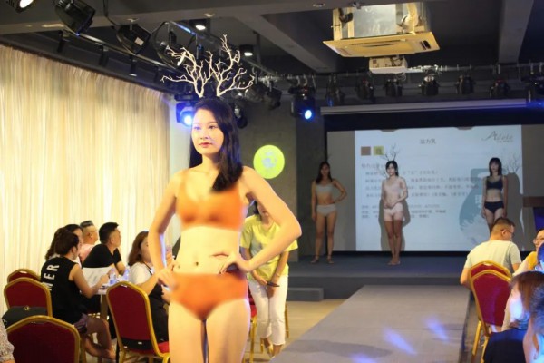 玫瑰·阿黛尔2021年春夏新品发布会圆满落幕