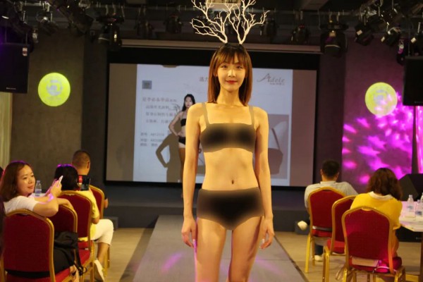 玫瑰·阿黛尔2021年春夏新品发布会圆满落幕