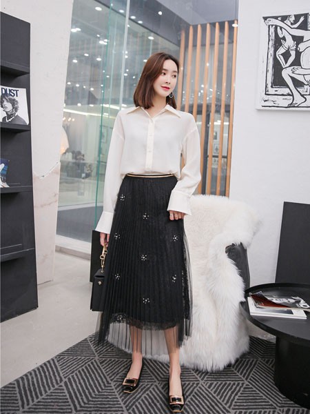 秋季韩版服饰 左韩女装为你推荐