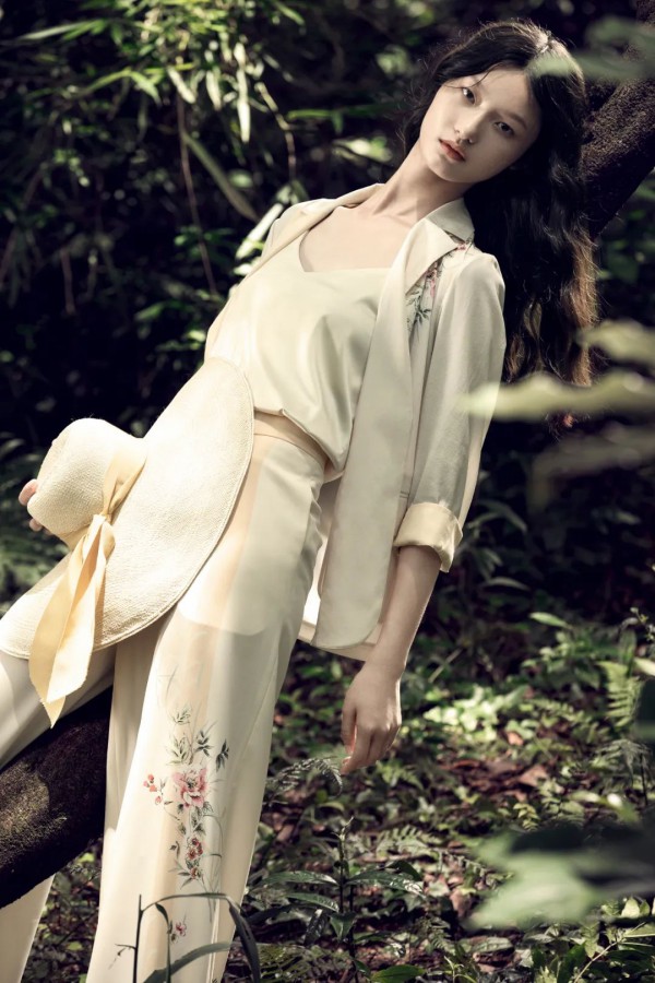 欧柏兰奴女装2021春夏【寻芳记】上市