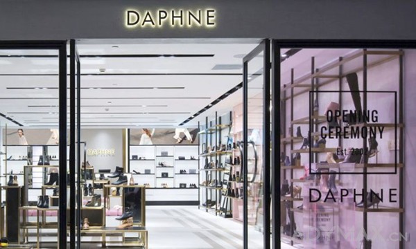 早报 | 达芙妮将彻底退出实体零售；江南布衣2020财年利润大跌28.5%