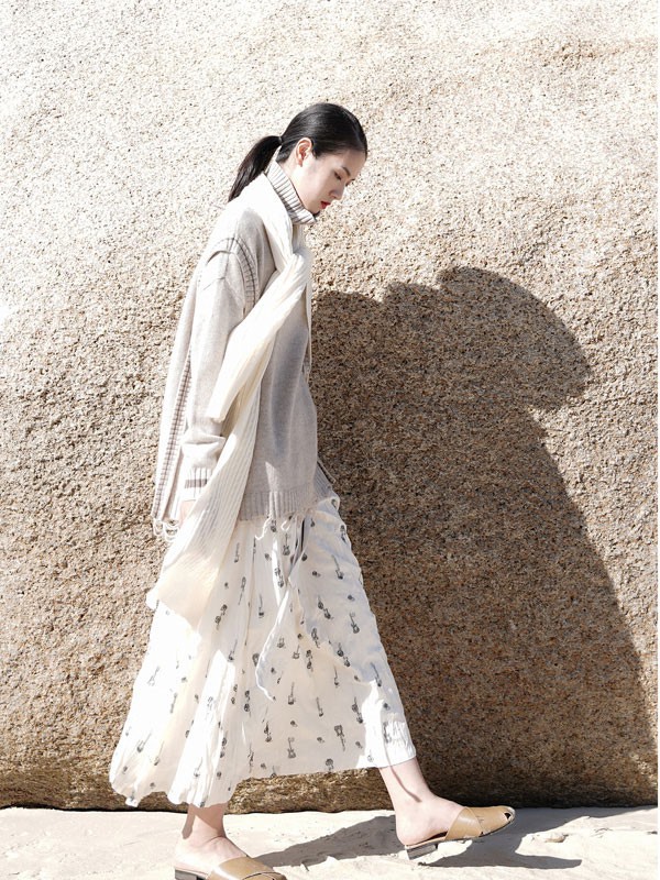 舒适的棉麻女装  打造干净案安静的生活