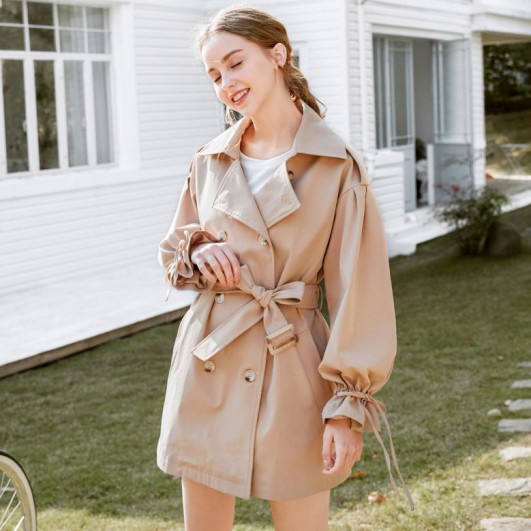 在戈蔓婷品牌女装海洋中徜徉 挑选自己最喜欢的服装!