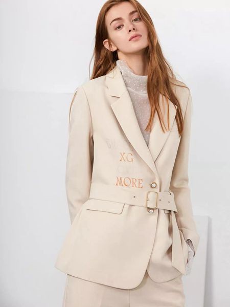 经典优雅西装  打造时尚都市丽人