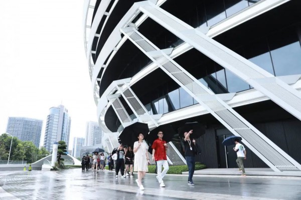 浙商总会时尚产业委员会2020半年度会议在太平鸟时尚中心召开