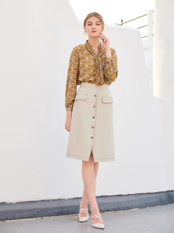 别具一格的半身裙穿搭  金蝶茜妮引领时尚潮流