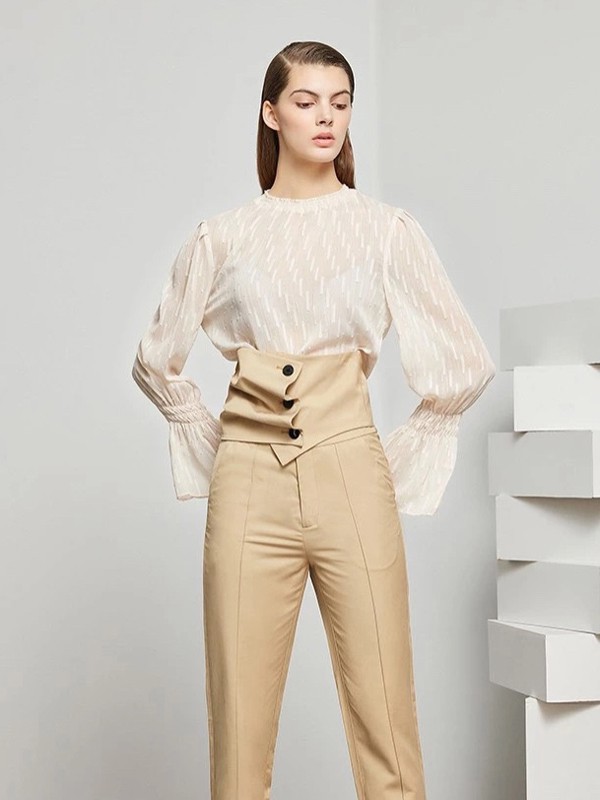 早秋职场穿搭应该怎么穿?点占教你如何打造职场女强人