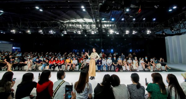 移师扩局!2021OUE职业装·团服展乘势袭来