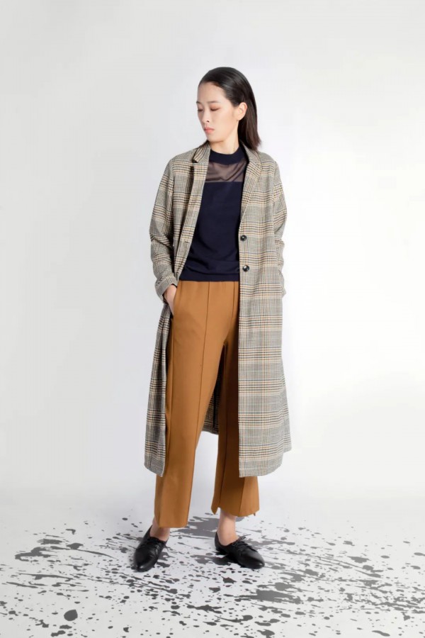 秋季西装里面配什么衣服好 女生西装穿搭技巧