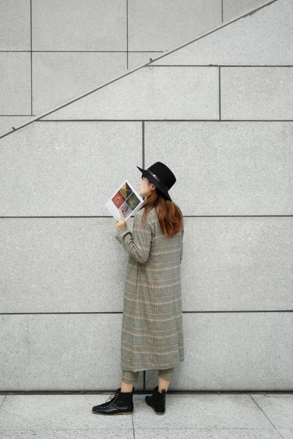 秋季西装里面配什么衣服好 女生西装穿搭技巧