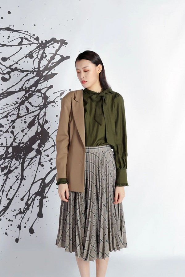 秋季西装里面配什么衣服好 女生西装穿搭技巧