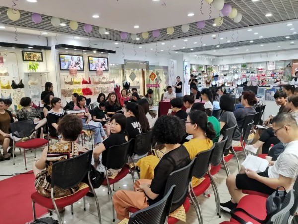 奥丽侬2020年夏季巡回招商暨2021年春夏新品品鉴会圆满成功