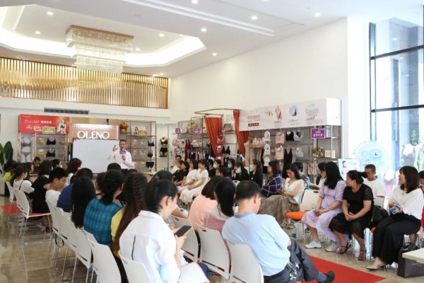 奥丽侬2020年夏季巡回招商暨2021年春夏新品品鉴会圆满成功