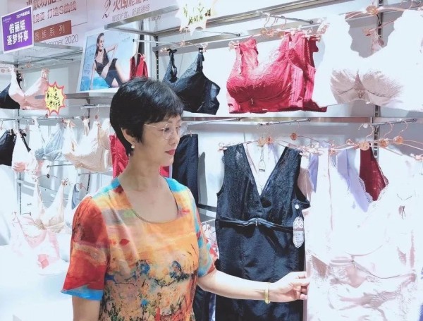 奥丽侬2020年夏季巡回招商暨2021年春夏新品品鉴会圆满成功