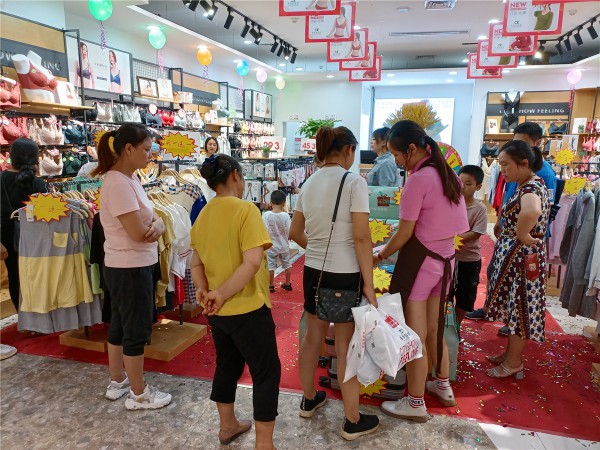 热烈祝贺“都市新感觉”重庆铜梁万达广场店盛大开业