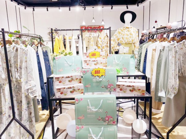 艾丽哲旗下加盟店恭贺品牌九周年庆 开展感恩回馈活动欢迎大家的到来!