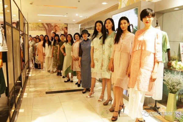 穿戴文化出行不被生活淹没 QIBUL柒布了新中式文化女装