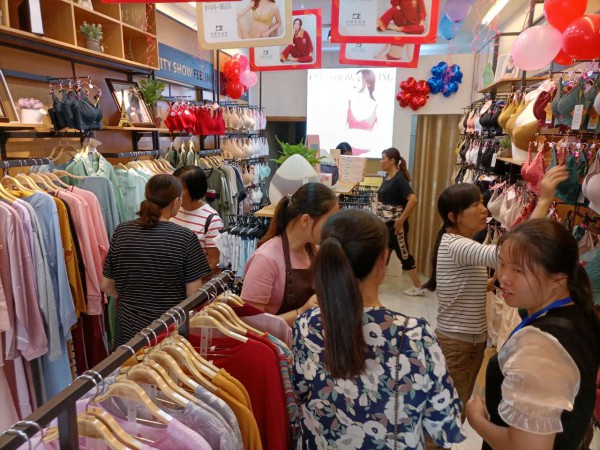 热烈祝贺“都市新感觉”重庆潼南店盛大开业