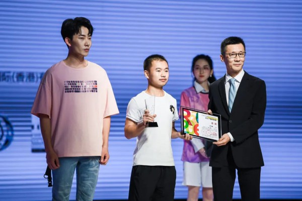 挖掘时尚新锐力量——第29届中国真维斯杯-云上T恤创意赛圆满收官