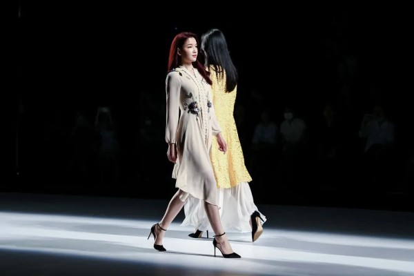 2020秋季广东时装周-万方服饰 旖旎一梦,天衣无缝