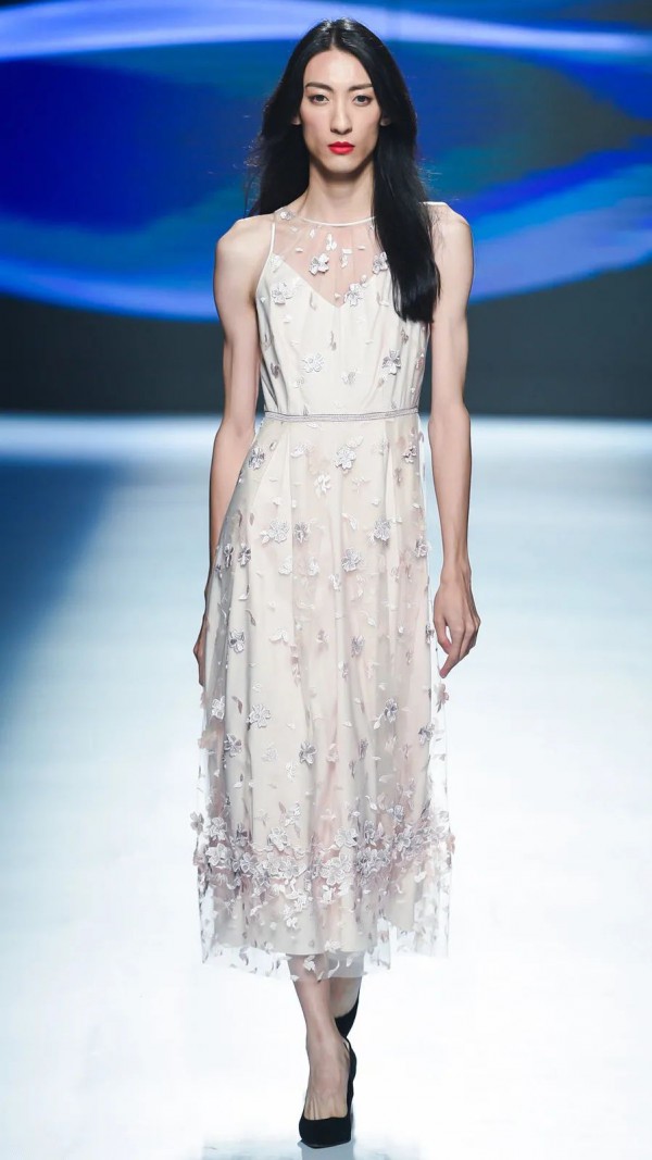 2020秋季广东时装周-万方服饰 旖旎一梦,天衣无缝