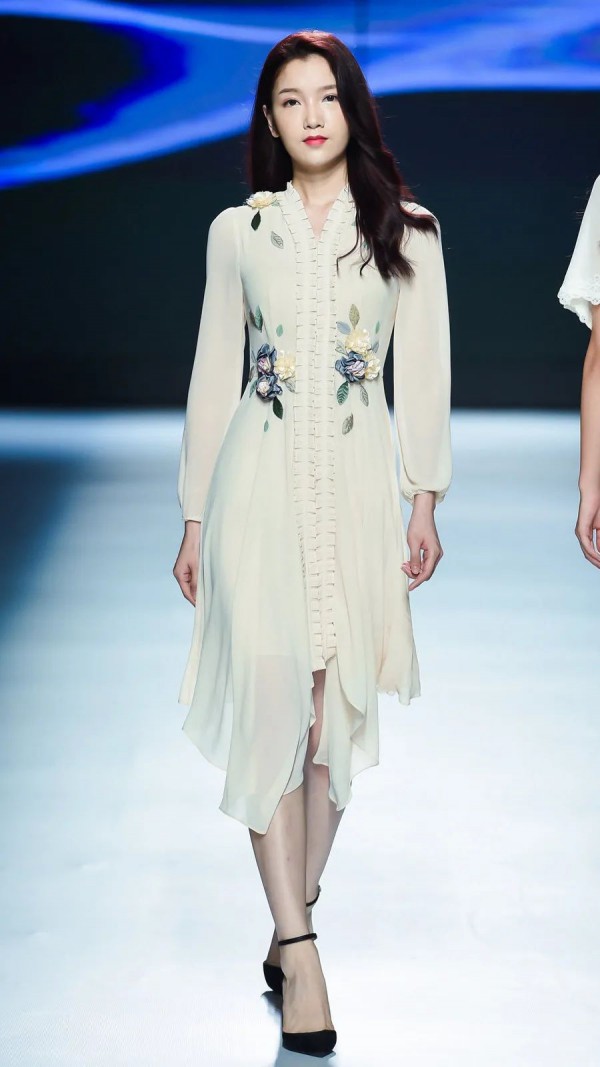 2020秋季广东时装周-万方服饰 旖旎一梦,天衣无缝