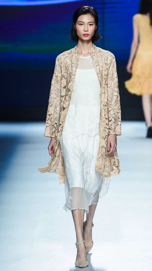 2020秋季广东时装周-万方服饰 旖旎一梦,天衣无缝