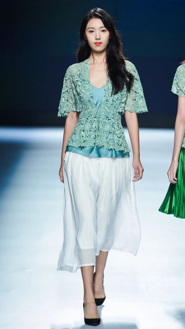 2020秋季广东时装周-万方服饰 旖旎一梦,天衣无缝