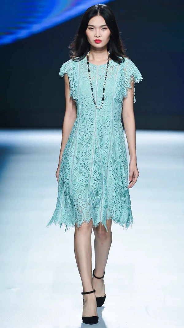 2020秋季广东时装周-万方服饰 旖旎一梦,天衣无缝