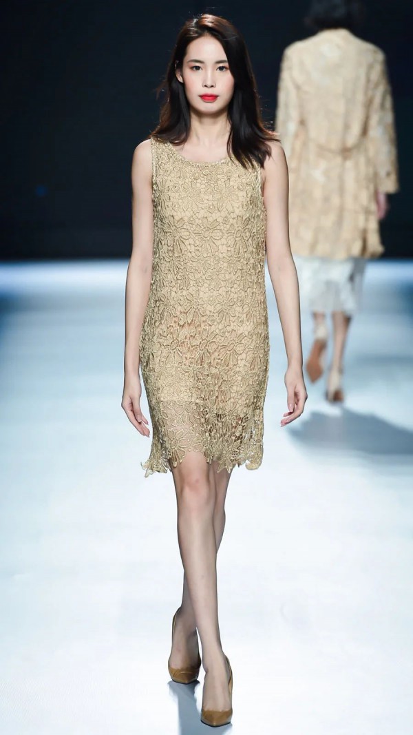 2020秋季广东时装周-万方服饰 旖旎一梦,天衣无缝
