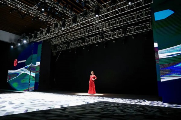 2020秋季广东时装周-万方服饰 旖旎一梦,天衣无缝