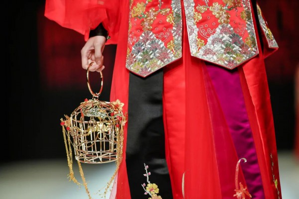 小茹裙褂携非遗+时尚登陆2020广东时装周-秋季