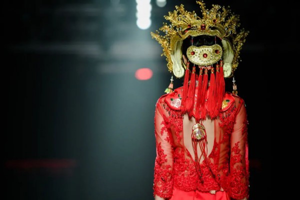 小茹裙褂携非遗+时尚登陆2020广东时装周-秋季