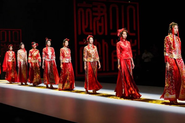 小茹裙褂携非遗+时尚登陆2020广东时装周-秋季