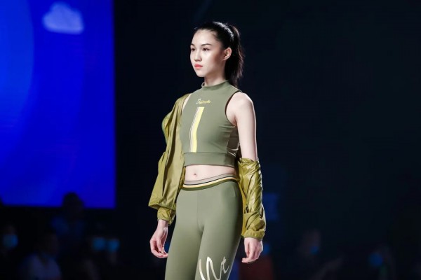 希尼汤米HINITOMY:请注意,机能运动正发起时髦进击