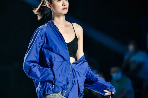 希尼汤米HINITOMY:请注意,机能运动正发起时髦进击