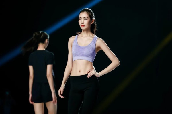 希尼汤米HINITOMY:请注意,机能运动正发起时髦进击