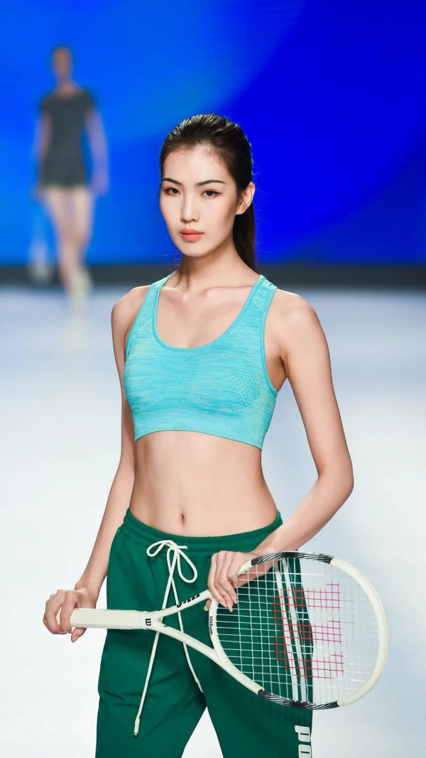 希尼汤米HINITOMY:请注意,机能运动正发起时髦进击