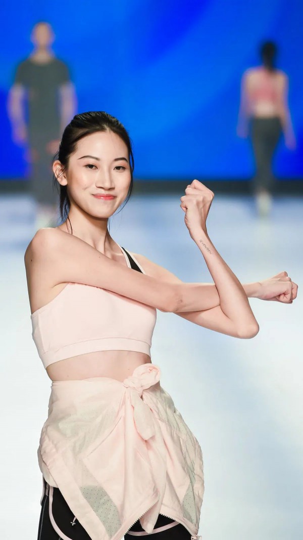 希尼汤米HINITOMY:请注意,机能运动正发起时髦进击