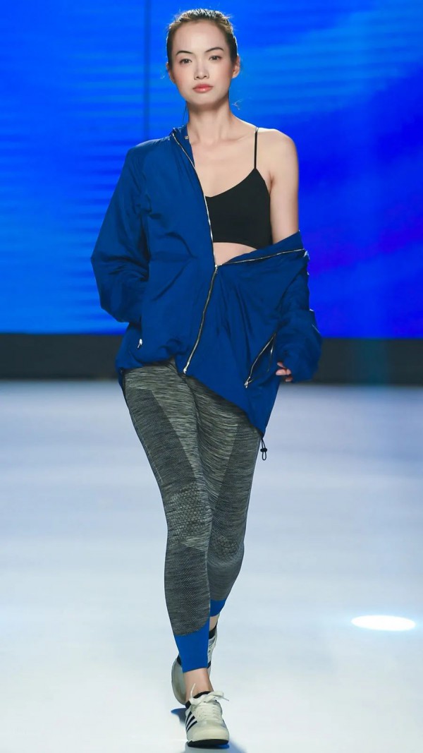 希尼汤米HINITOMY:请注意,机能运动正发起时髦进击