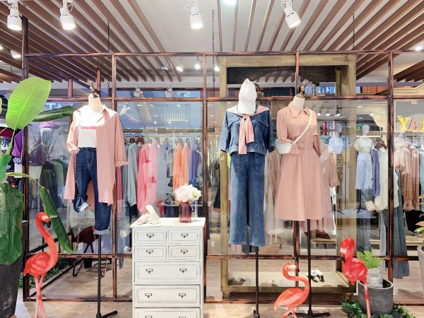 样儿女装和爱依服 是如何成为国内著名服装连锁店的?