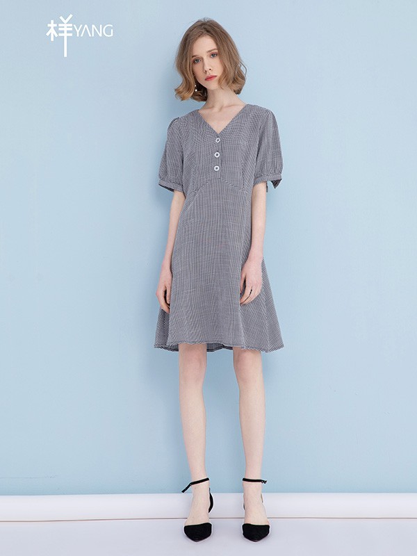 优雅连衣裙样女装教你如何穿 让你的美无处安放