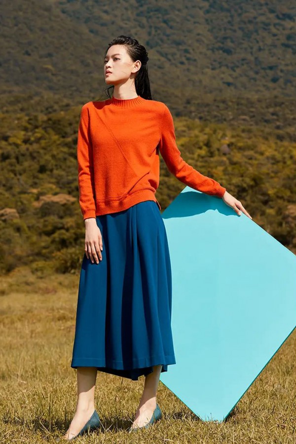 橙色衣服怎么搭配好看 秋天橙色系美到藏不住了