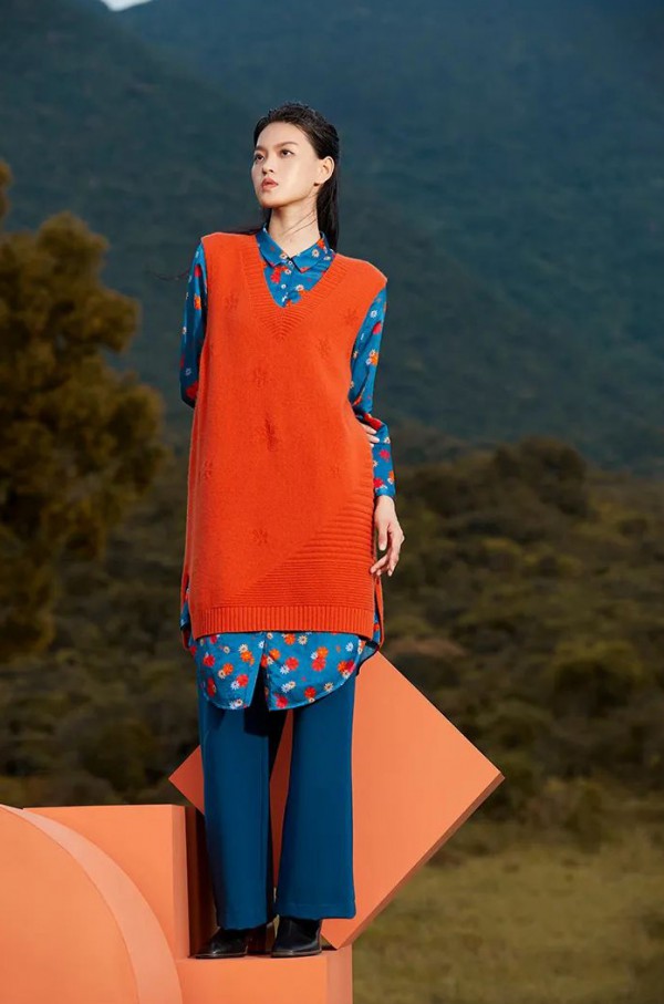 橙色衣服怎么搭配好看 秋天橙色系美到藏不住了