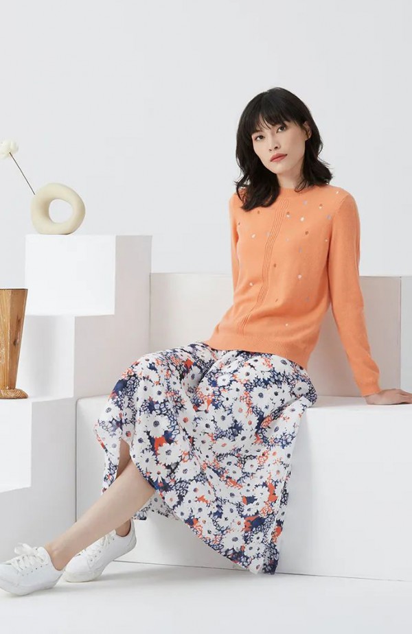 橙色衣服怎么搭配好看 秋天橙色系美到藏不住了