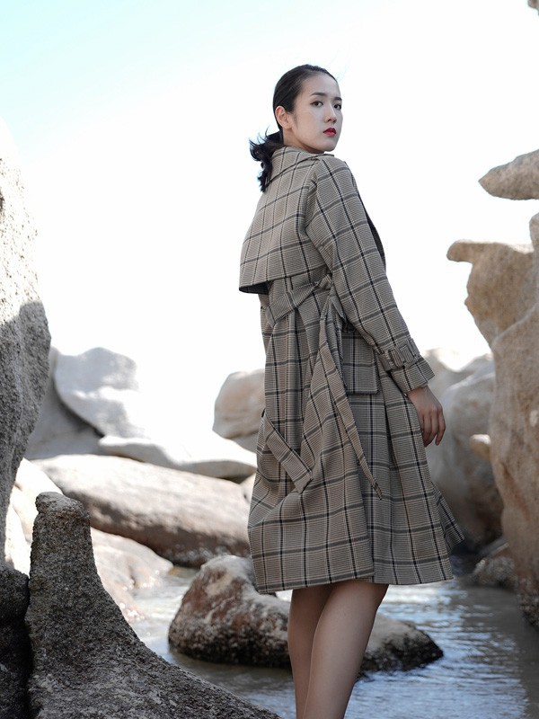 底色秋装上新 解决秋日里的穿搭烦恼