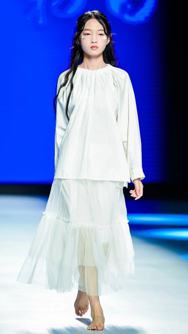 新丝路X巴巴小镇&希及·万物白品牌专场发布会完满结束