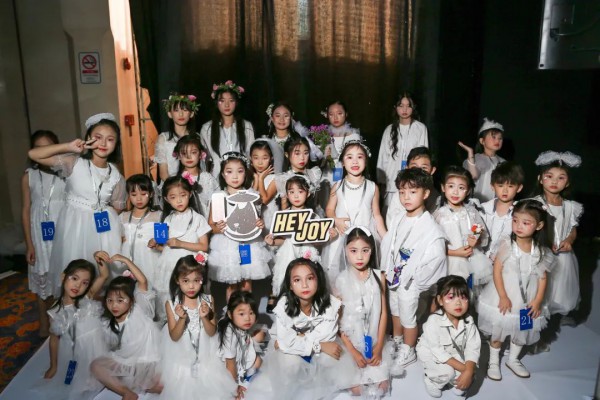 新丝路X巴巴小镇&希及·万物白品牌专场发布会完满结束