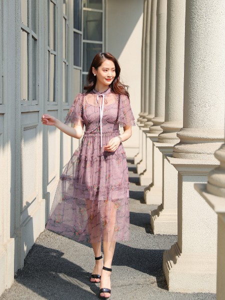 女性如何穿的优雅精致 蒂言女装教你怎么穿